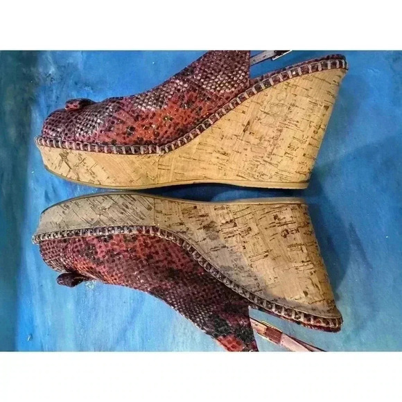 Stuart Weitzman Women’s 6.5 Red Snakeskin Peep Toe Sling Back Cork Wedge Heels - Picture 8 of 11